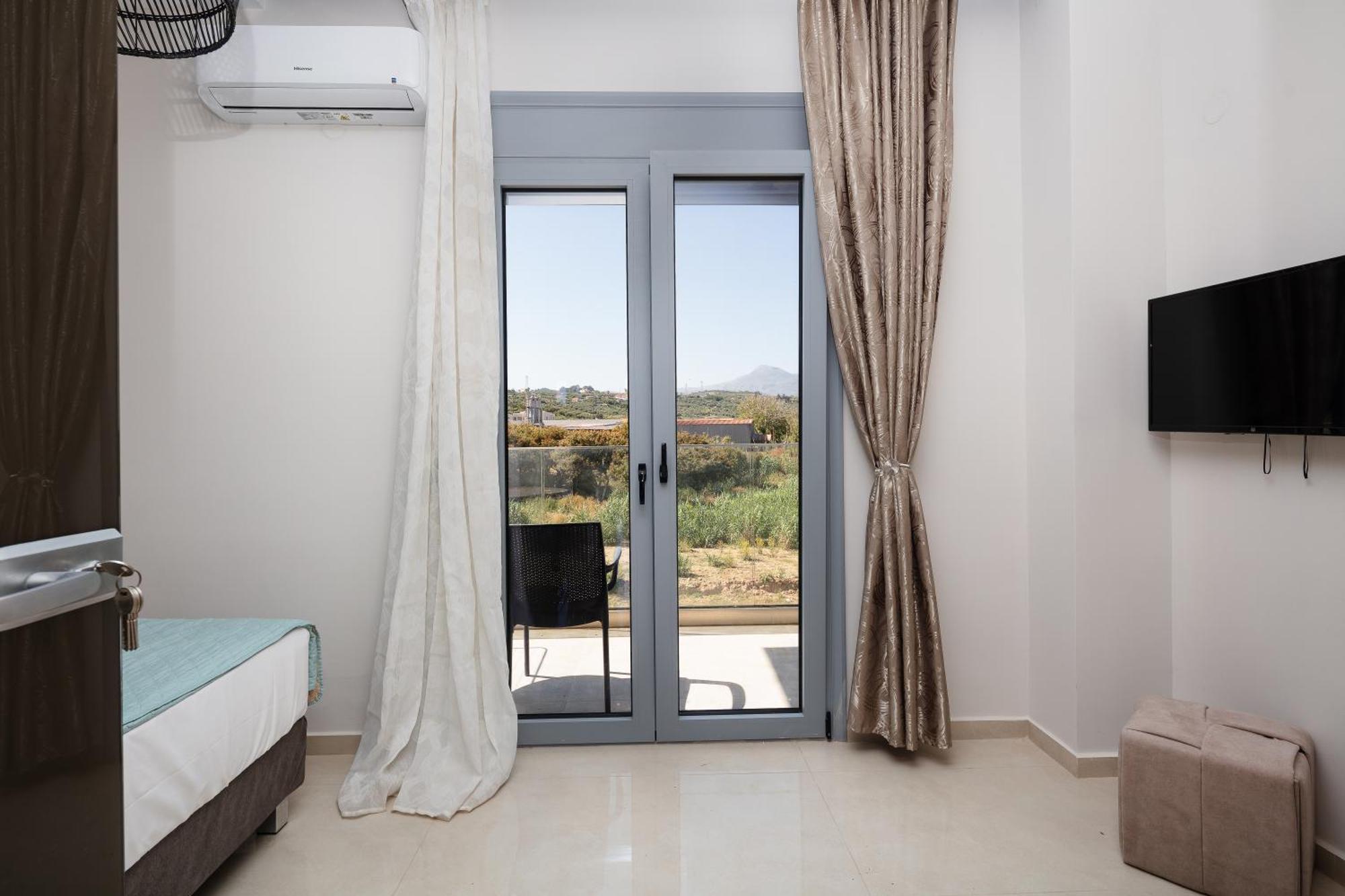 Hotel Iosifina, 80 Metres From Episkopi Beach! Dhramia Room photo