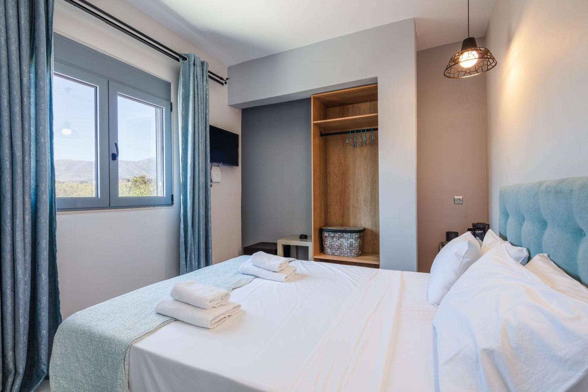 Hotel Iosifina, 80 Metres From Episkopi Beach! Dhramia Exterior photo