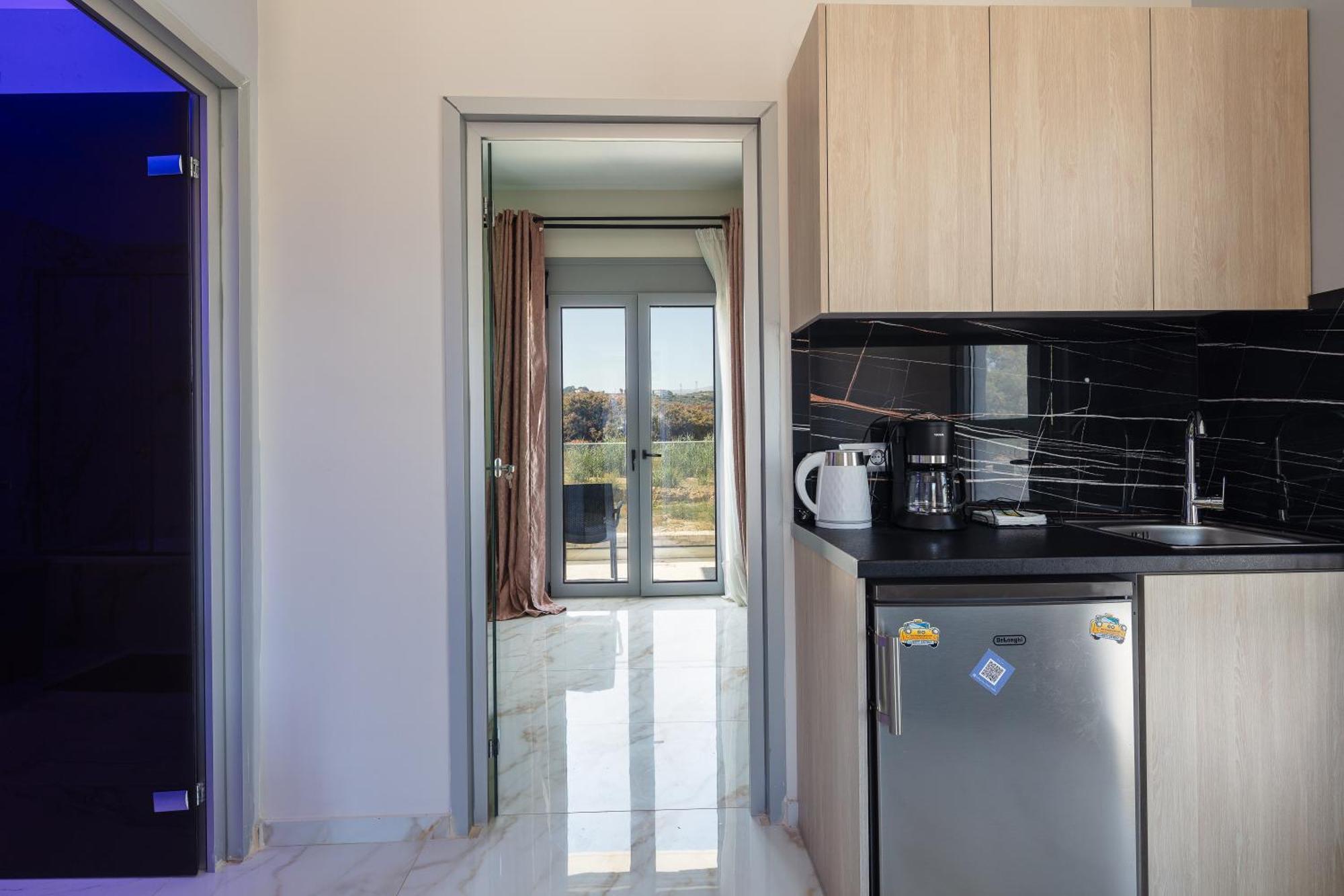 Hotel Iosifina, 80 Metres From Episkopi Beach! Dhramia Room photo
