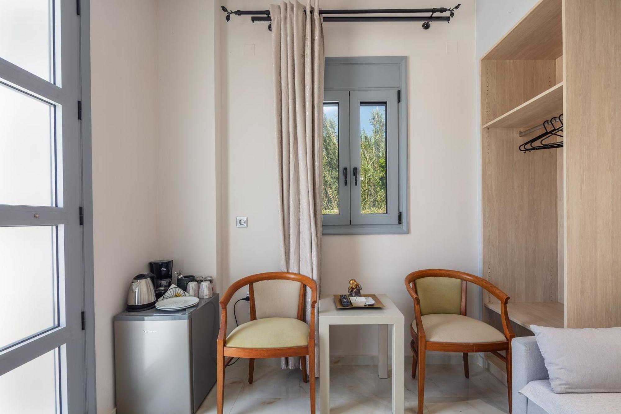Hotel Iosifina, 80 Metres From Episkopi Beach! Dhramia Room photo